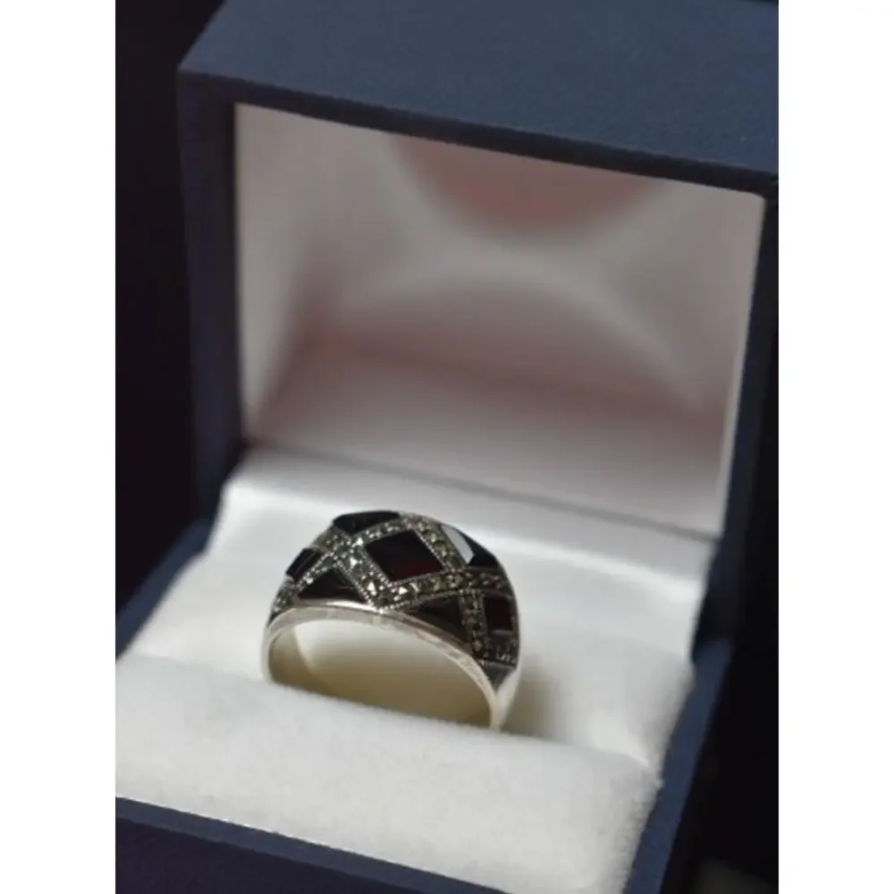925 Sterling Silver Black Nephrite & Marcasites Ring Size 8